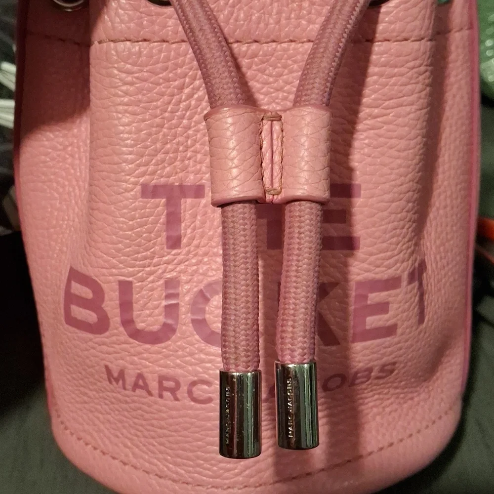 Marc Jacobs The Bucket Pink Mini Bag Is Missing The Shoulder Strap - Picture 5 of 11